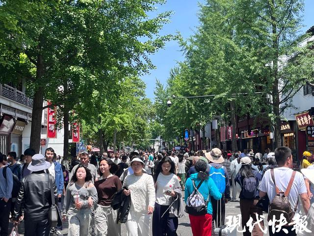 五一南京变人海：700条船不够用，全在看后脑勺！