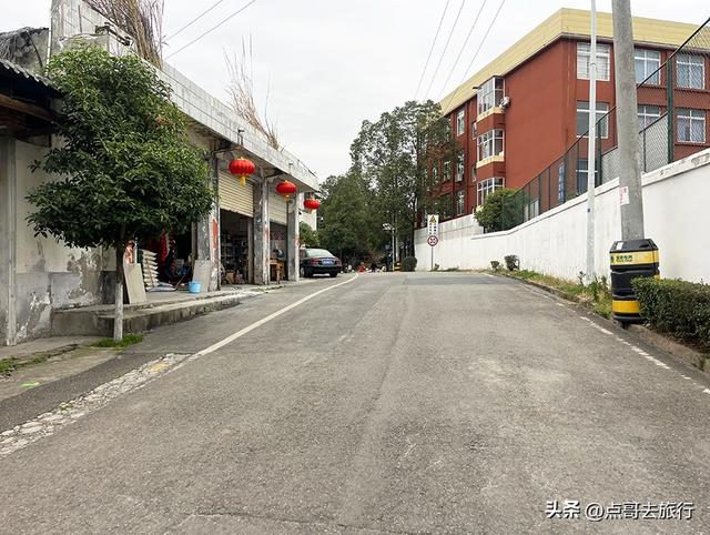 成都龙泉山下，被严重低估的古场镇，美食诱人，公交车直达！