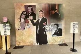 焦恩俊送花圈悼念前岳父，54岁前妻瘦成纸片人，灵堂上哭红双眼图片