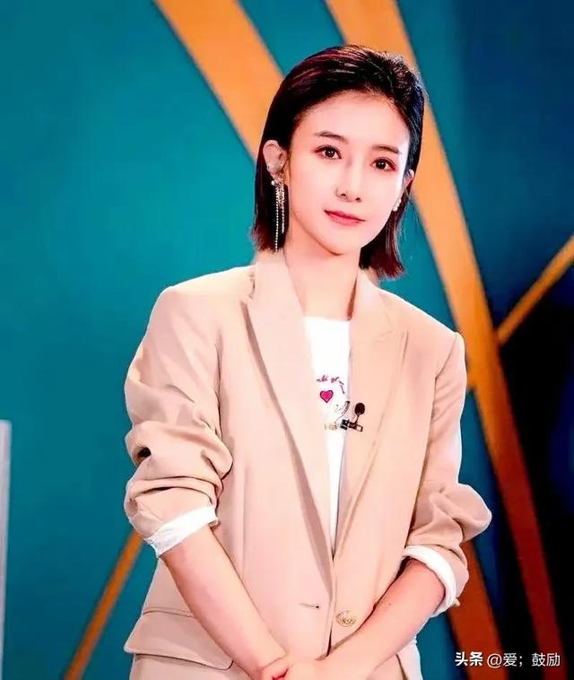 她是主持人大赛冠军，拒绝央视，如今怎么样了？