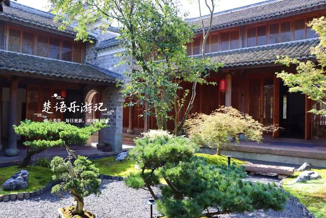 浙江宁波这座寺院得名“饭佛”，居于海岛但景色不错，适合周末游