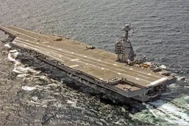 到底是航空母舰大还是我们的货轮大呢？没有对比就没有伤害！图片