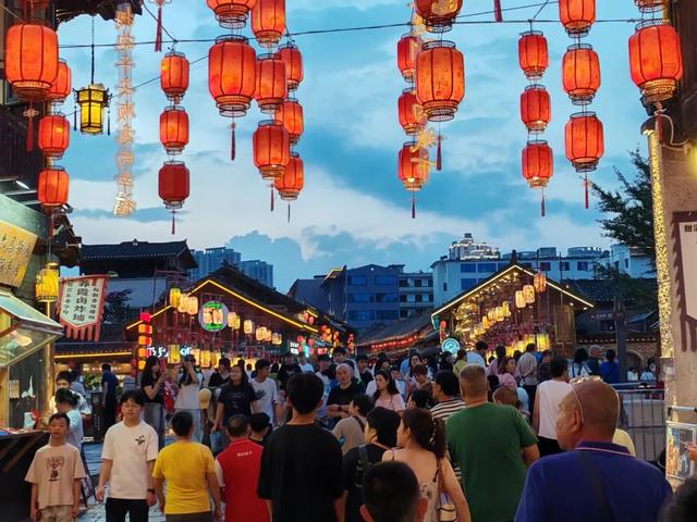 【聚焦第十一届安顺旅游产业发展大会】安顺古城：从“活起来”到“火起来”的文旅新地标