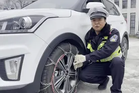 湖北公安 | 寒潮来袭！交警教你两分钟装卸防滑链图片