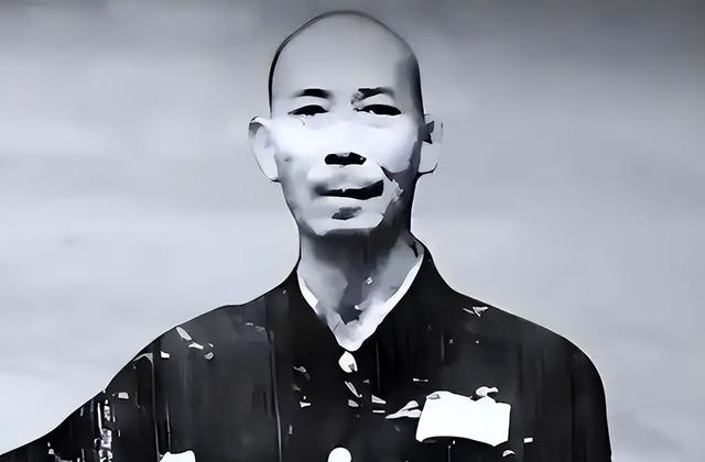 老人在北京军博摸文物被制止，他却语出惊人：我背它走完的长征