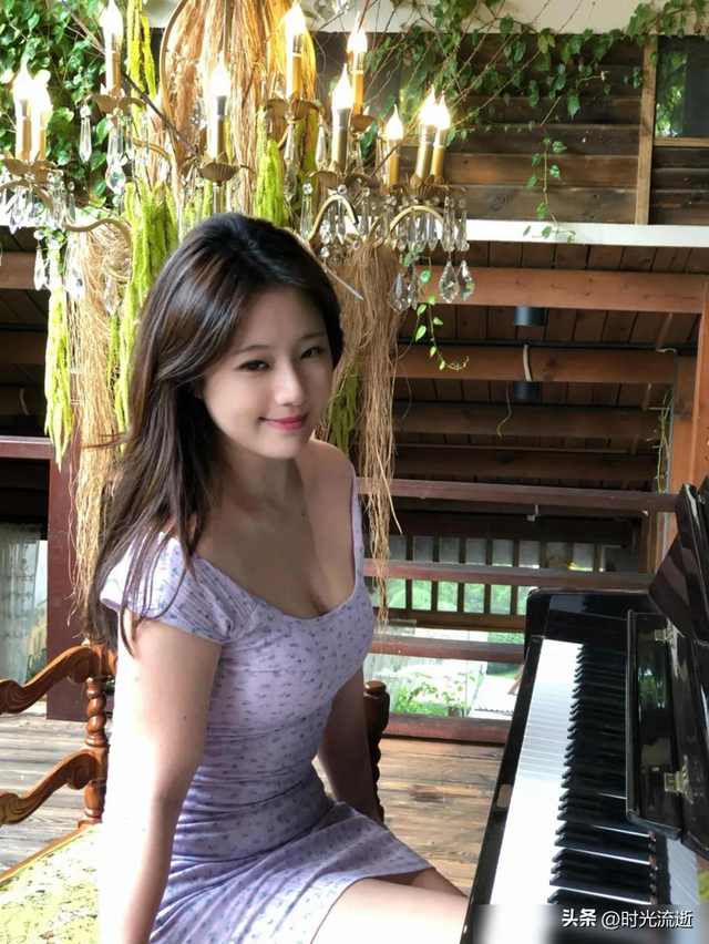 肉肉女生拍照，几个动作，温润漂亮，又纯又欲，显气质又显身材