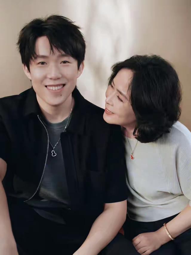 王楚钦和爸妈过中秋，爸爸透露一家三口在一起过中秋节还是18年前