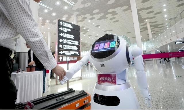 深圳多发达？打飞的上班，300多亿造雪！无线充电随处可见