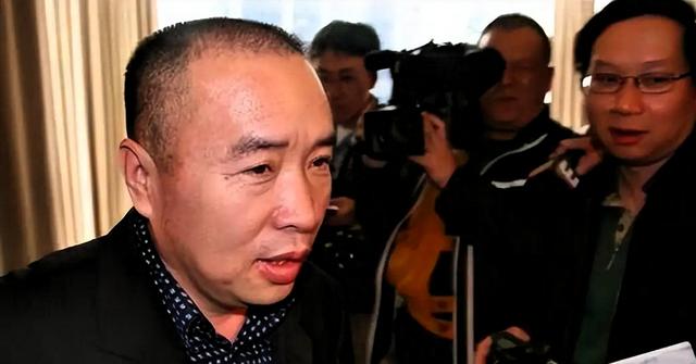 赖昌星前妻曾明娜现状：独居3000平老宅，种花做饭	，活成人生赢家