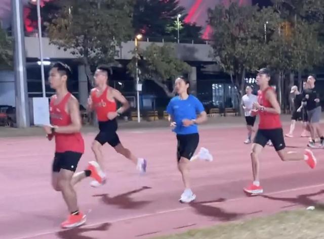 辞职第4天，张水华开启个人首场直播：持续38分钟 大量网友送祝福