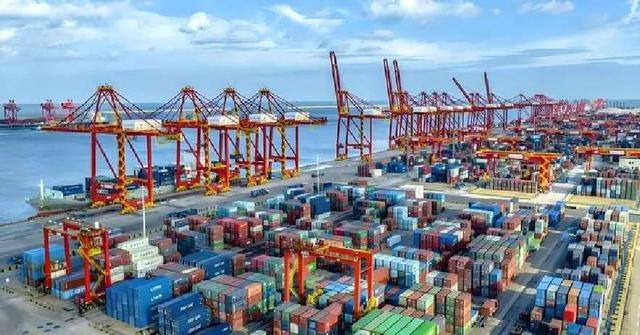 难怪特朗普软了，美每天对华进口10亿美元商品，中国港口变得拥堵