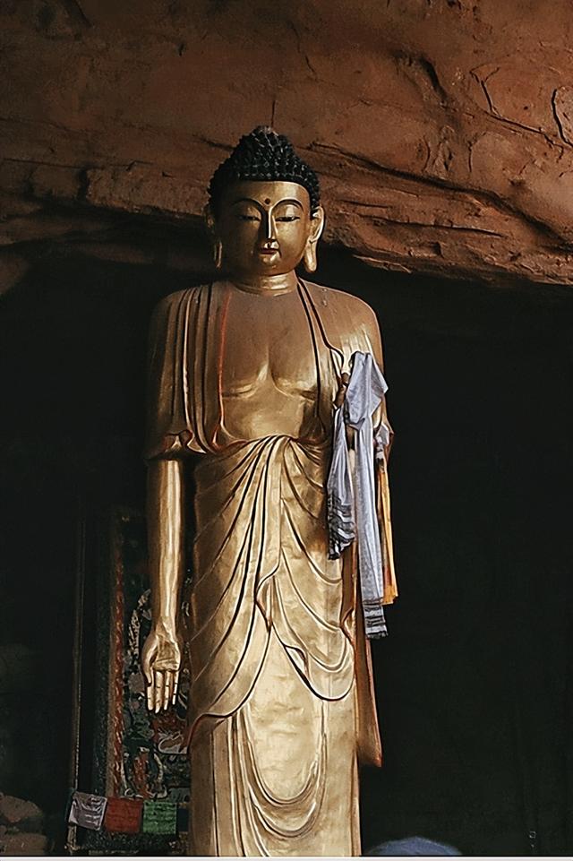 甘肃神秘北凉洞窟，悬崖上的千年佛寺，古人是怎么在峭壁上开凿的