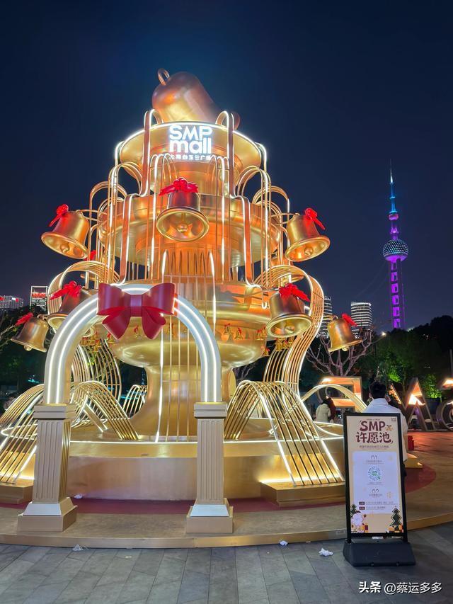 在北外滩，与圣诞和黄浦江撞个满怀