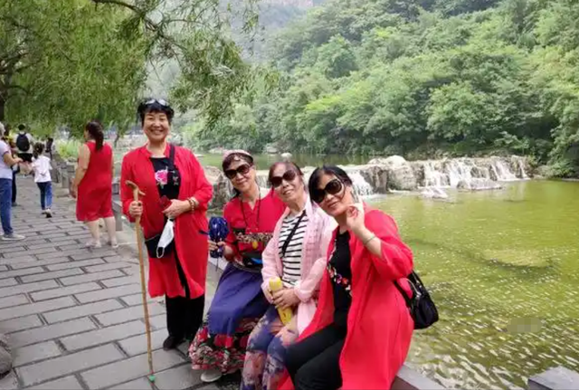 50岁之后，女人最好的旅游搭子:4个条件!