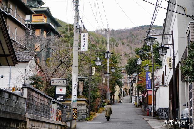 说起雪地泡汤，难道只有北海道吗？