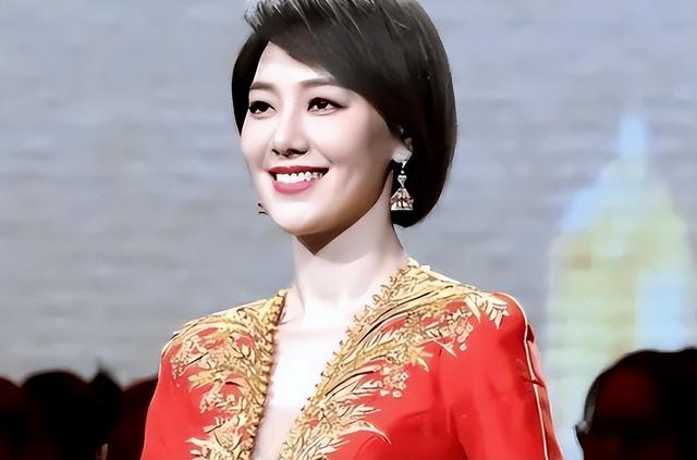 私生活混乱、被央视开除、陪睡上位？王冠身上的标签究竟有多离谱