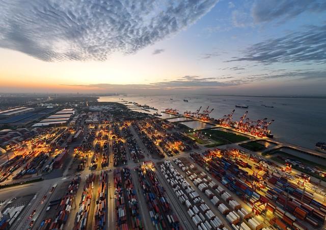 从山脚到云端：一场别开生面的‘外卖登顶’之旅