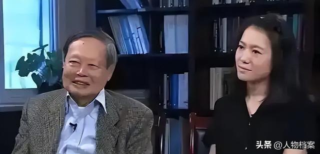 翁帆也没想到，丈夫杨振宁去世后，竟因生前一个举动再次口碑暴涨