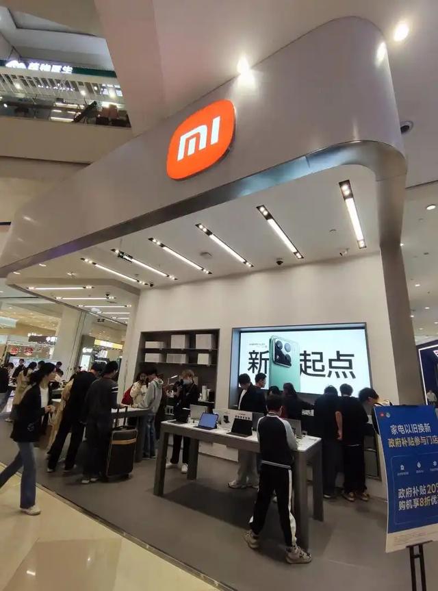 不只是性价比，雷军多次提及iPhone，小米、华为们都在打什么算盘