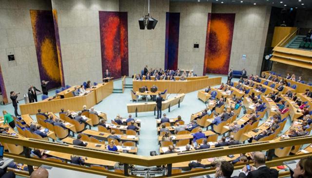 欠中企10亿！荷兰对华工厂断供，报应来了，荷兰首相要被赶下台了