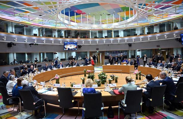 泽连斯基卷入“金马桶丑闻”：没钱买武器，却有钱买黄金马桶？