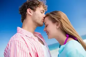 除了亲嘴，女人更渴望被男人亲这6个地方，你做对了吗？图片