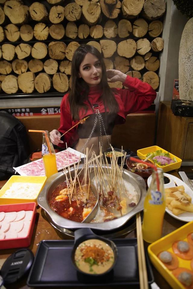 塞尔维亚女孩靠资助到中国留学，读完研却不想离开了