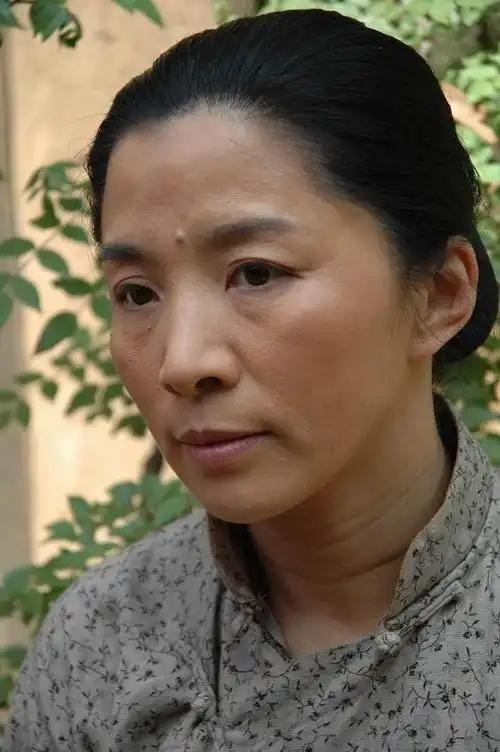 原来他是迟蓬丈夫，难怪66岁能出演《生万物》，有个好丈夫太重要