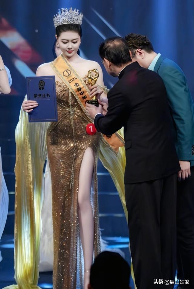 中华小姐香港冠军连子欣，评论区一片叫好，胜在纯天然，来自河北