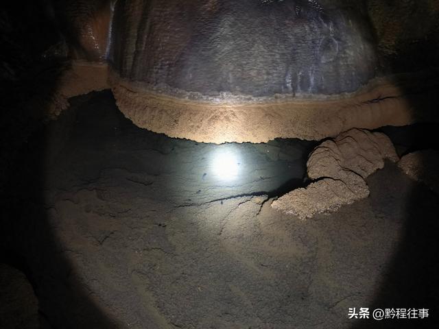 探险贵州深山原始溶洞，遇见一个躲匪洞、一座红军坟
