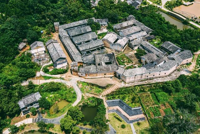 动车直达，6个人少景点多的慢节奏小城，两三天假期也够玩