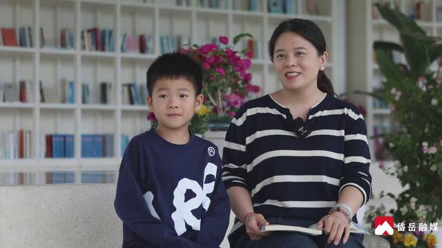 国庆打卡九女峰：云雾间读诗 国旗下抒怀