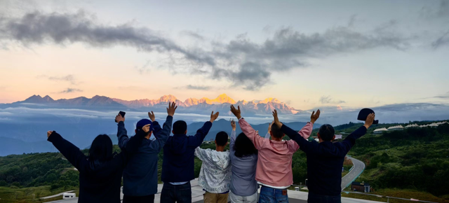 高温速逃指南！连续一周“全勤打卡”日照金山+星空银河！