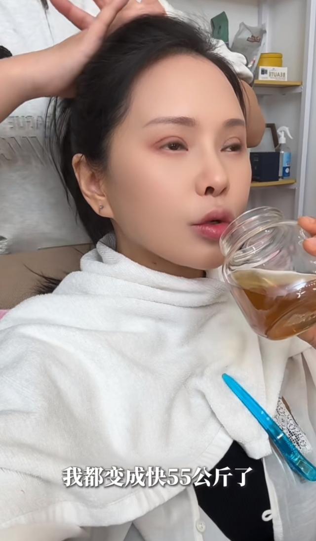 伊能静晒上海豪宅，中年发福大肚子110斤 吊带配紧身裤风格随恩利