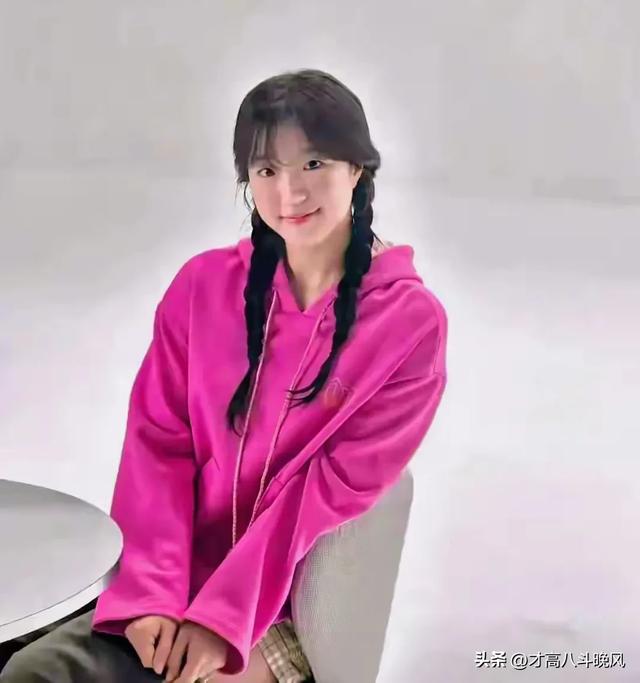 乒乓球界被她的可爱惊艳到了，球技也是相当厉害的，有颜有实力