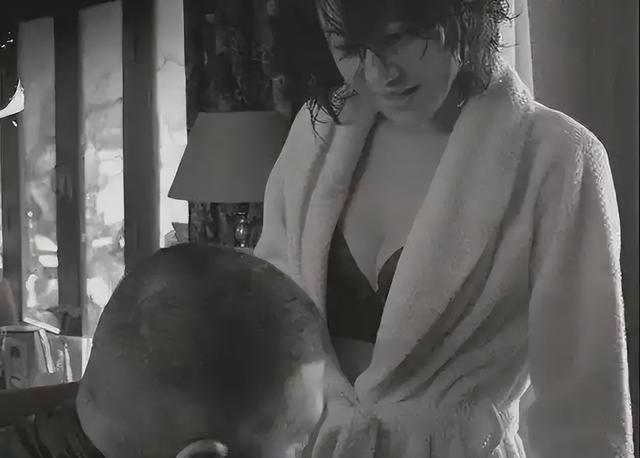 她一生"风流成性、老少通吃"，撩汉无数，现如今56岁却依旧单身