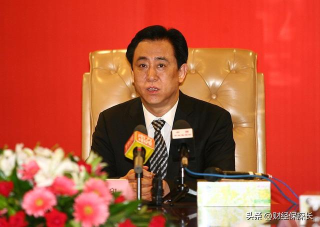 开始清算？逃到英国两年，许家印前妻再迎2大噩耗，儿子也遭牵连