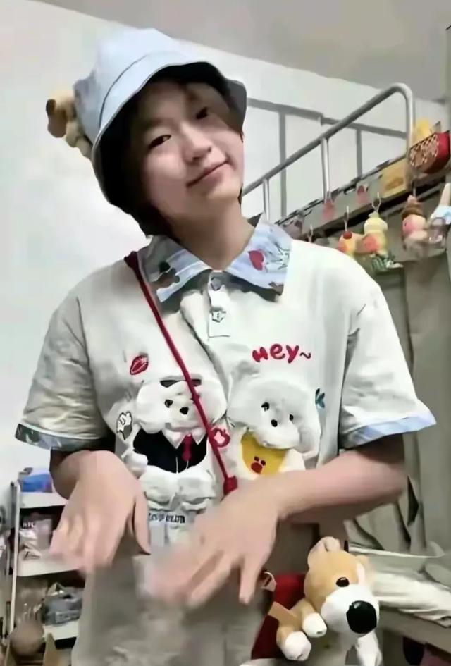 全红婵长成大姑娘了，女大十八变，变的越来越好看了