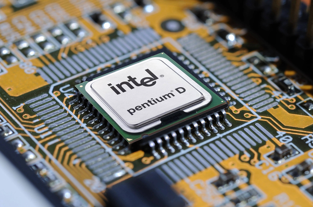 75岁芯片大佬潜逃美国！带核心技术机密，中国半导体经济警报拉响