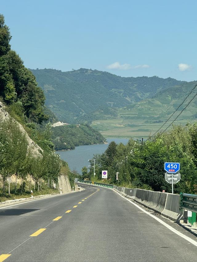 吉林省有一座原生态避暑小城，比大连干净比丹东凉爽适合旅居小住