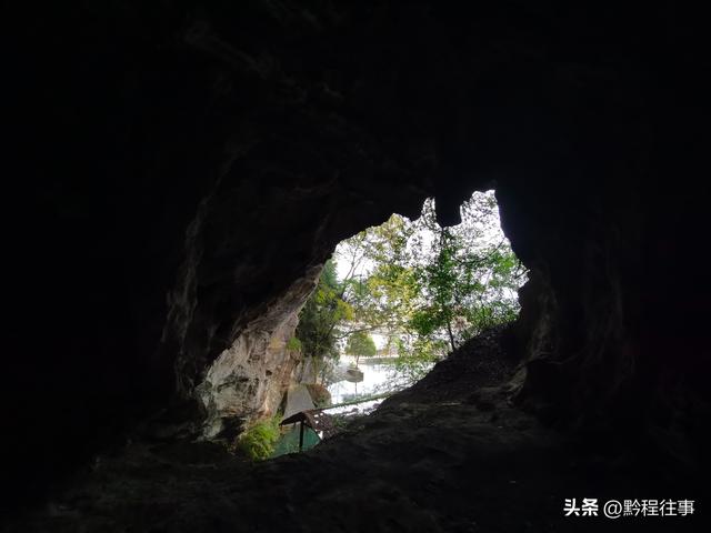 寻找一个古人类遗址不遇，居然无意间发现了一个躲匪洞