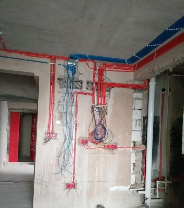 去了浙江才发现	，电线早已不埋墙里了！瞧人家这么设计，真是先进