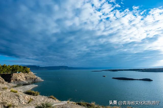 双节假期去哪儿？青海龙羊峡！秋日山湖+渔火星光，朋友圈高赞全拿捏~