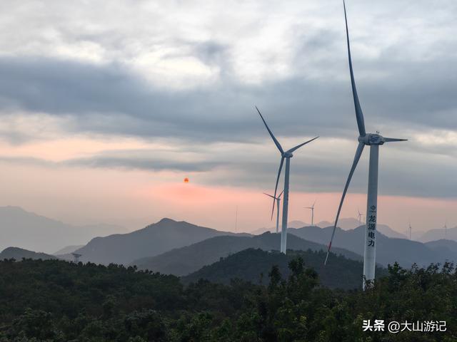 不止清凉！保康横冲：森林步道、天空之镜、风车日出、星空露营