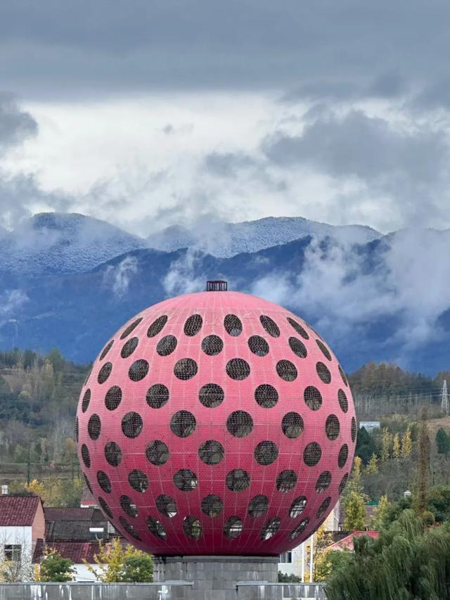 汉中各大景区银装素裹!快来共赴2025年第一场冰雪之约 →