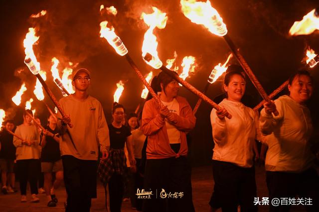 贵州龙里大草原首届火龙节盛大开幕 点燃夏日激情，赋能夜间文旅新体验