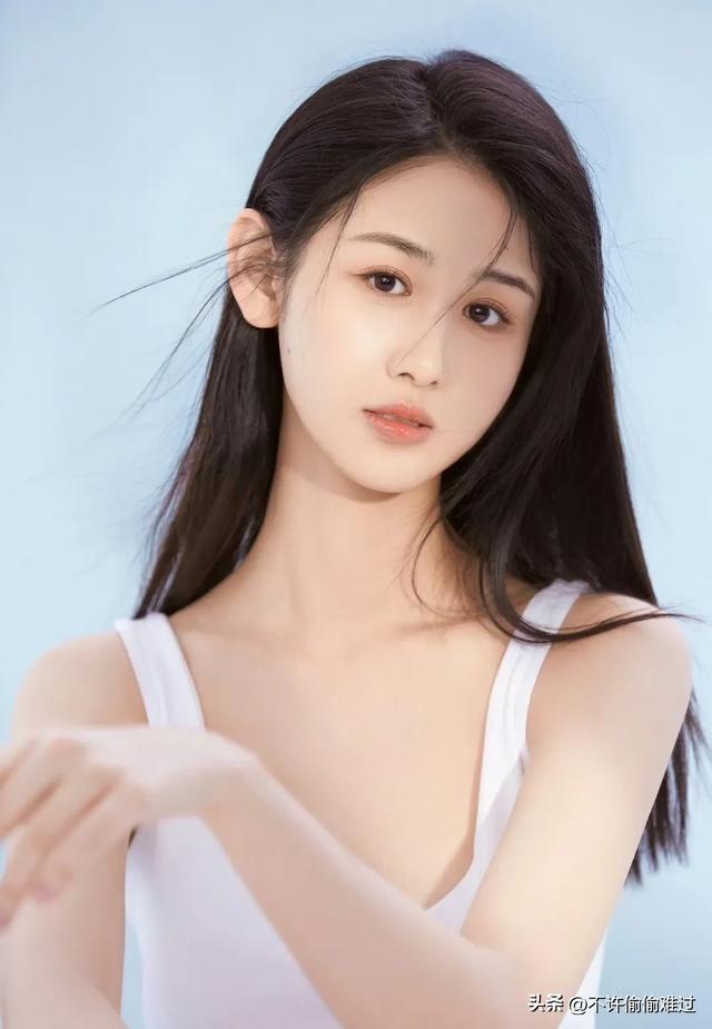 南京理工大学校花 万雨晗 拥有175cm超模身材和天使脸庞 好迷人