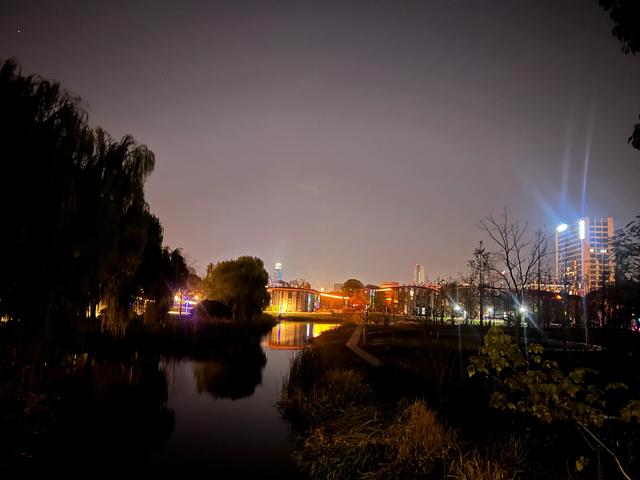 夜步嘉兴中央公园