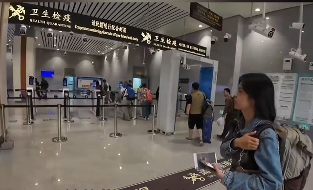 爱尔兰情侣带着偏见来中国旅游，结果不到二十四小时就被打脸三次