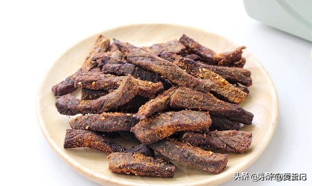 中老年别太节俭，多备3种零食，每天吃点，强身健体